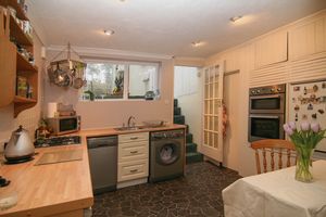 Kitchen/Breakfast Room- click for photo gallery